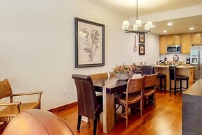 Ski In, Ski Out 2 Bedroom at Snowflake Chairlift - Bluesky Condos