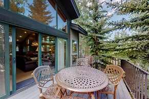 One Breckenridge Place - 3 Bedroom Townhome - 200 Yards to Peak 9 Lift
