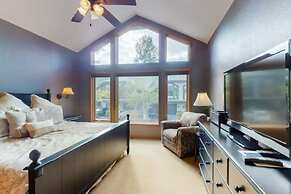 One Breckenridge Place - 3 Bedroom Townhome - 200 Yards to Peak 9 Lift