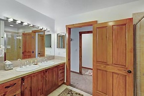 3 Bedroom Condo on Main Street in Breckenridge - Pool, Hot Tubs, Fitne