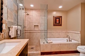 3 Bedroom Mountain Condo on Main Street - Walk to Lift, Onsite Pool, L