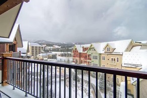 3 Bedroom Mountain Condo on Main Street - Walk to Lift, Onsite Pool, L