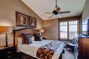 3 Bedroom Mountain Condo on Main Street - Walk to Lift, Onsite Pool, L