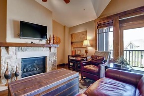 3 Bedroom Mountain Condo on Main Street - Walk to Lift, Onsite Pool, L