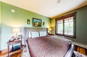 2 Bedroom Luxury Condo on Main Street at Maggie Pond - Walk to Lift!
