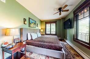 2 Bedroom Luxury Condo on Main Street at Maggie Pond - Walk to Lift!