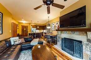 2 Bedroom Luxury Condo on Main Street at Maggie Pond - Walk to Lift!
