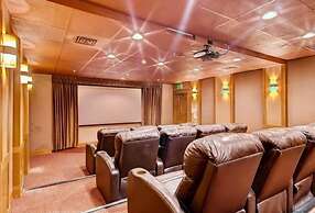 2 Bedroom Luxury Condo on Main Street at Maggie Pond - Walk to Lift!