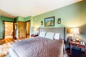 2 Bedroom Luxury Condo on Main Street at Maggie Pond - Walk to Lift!