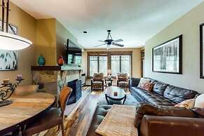2 Bedroom Luxury Condo on Main Street at Maggie Pond - Walk to Lift!