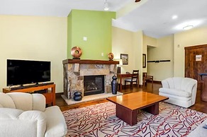 Luxury 3 Bedroom Water House on Main Street Condo w/ Pool, Hot Tubs, F