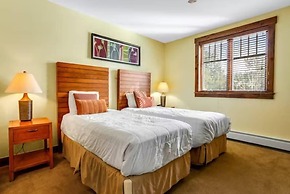 Luxury 3 Bedroom Water House on Main Street Condo w/ Pool, Hot Tubs, F