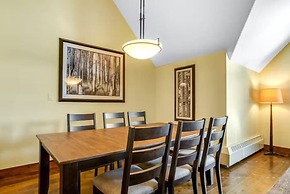 Luxury 3 Bedroom Water House on Main Street Condo w/ Pool, Hot Tubs, F