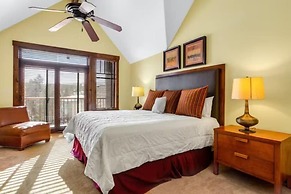 Luxury 3 Bedroom Water House on Main Street Condo w/ Pool, Hot Tubs, F