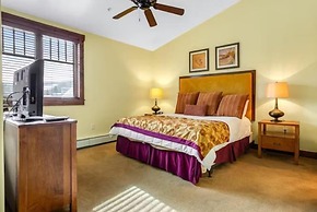 Luxury 3 Bedroom Water House on Main Street Condo w/ Pool, Hot Tubs, F