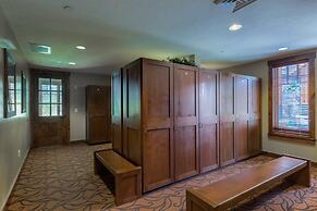 Luxury 3 Bedroom Water House on Main Street Condo w/ Pool, Hot Tubs, F