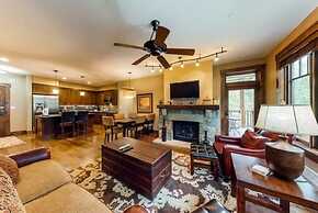 Water House Luxury 2 Bedroom on Main Street - Walk to Quicksilver Lift