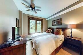 Water House Luxury 2 Bedroom on Main Street - Walk to Quicksilver Lift