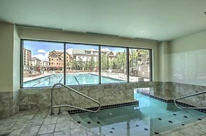 Water House Luxury 2 Bedroom on Main Street - Walk to Quicksilver Lift