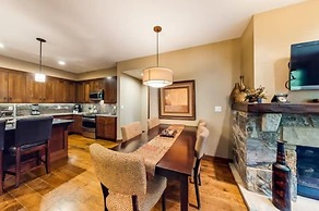 Water House Luxury 2 Bedroom on Main Street - Walk to Quicksilver Lift