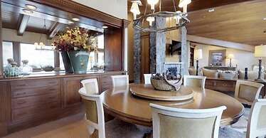 Vail Village 5 Bedroom With Private Hot Tub - Plaza Lodge