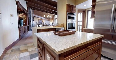 Vail Village 5 Bedroom With Private Hot Tub - Plaza Lodge