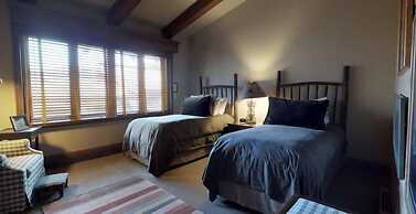 Vail Village 5 Bedroom With Private Hot Tub - Plaza Lodge