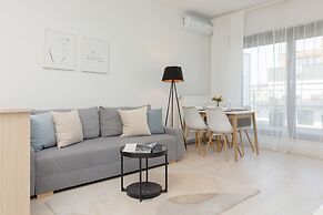 Sarmacka Apartment Wilanow by Renters