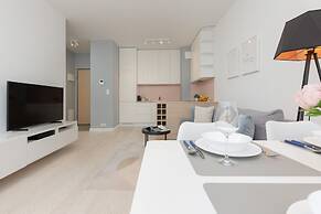 Sarmacka Apartment Wilanow by Renters