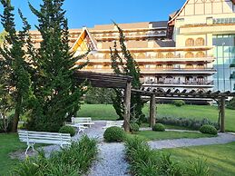 Dúplex Luxo com Piscina Aquecida, Lareira e Wifi