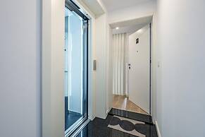 Nomad s Lux - 1bdr Charming Top Floor Porto