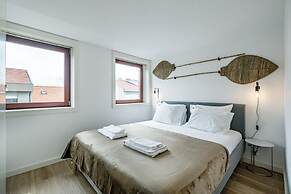 Nomad s Lux - 1bdr Charming Top Floor Porto