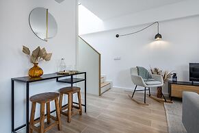 Nomad s Lux - 1bdr Charming Top Floor Porto
