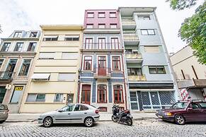 Nomad s Lux - 1bdr Charming Top Floor Porto