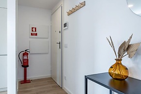 Nomad s Lux - 1bdr Charming Top Floor Porto