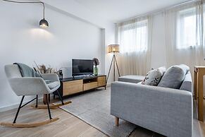 Nomad s Lux - 1bdr Charming Top Floor Porto