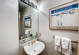 3 Bedroom Luxury Ski-in/ski-out Condo at Highlands Slopeside Beaver Cr