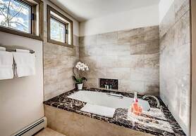 3 Bedroom Luxury Ski-in/ski-out Condo at Highlands Slopeside Beaver Cr