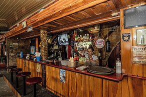 COSTA LINDA ART HOSTEL