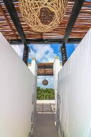 Charming Jungle Apartment Rooftop BBQ