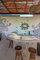 Charming Jungle Apartment Rooftop BBQ