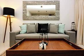 Charming Jungle Apartment Rooftop BBQ