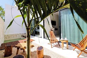 Charming Jungle Apartment Rooftop BBQ