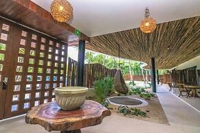 Charming Jungle Apartment Rooftop BBQ