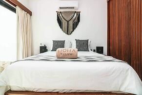 Charming Jungle Apartment Rooftop BBQ