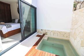 Charming Jungle Apartment Rooftop BBQ