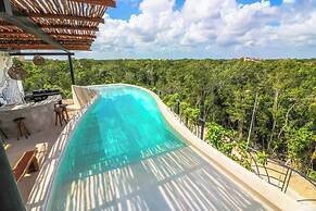 Charming Jungle Apartment Rooftop BBQ