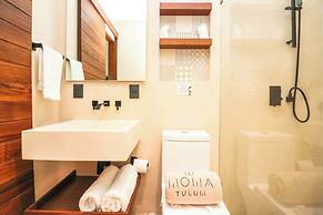 Charming Jungle Apartment Rooftop BBQ