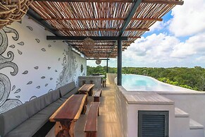 Charming Jungle Apartment Rooftop BBQ