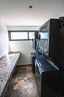 Charming Jungle Apartment Rooftop BBQ